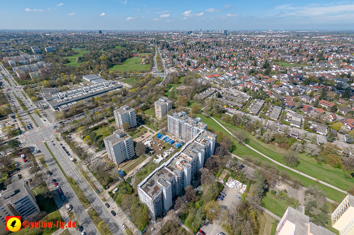 21.04.2023 - Baustelle Fassadensanierung am Karl-Marx-Ring 11-21 in Neuperlach